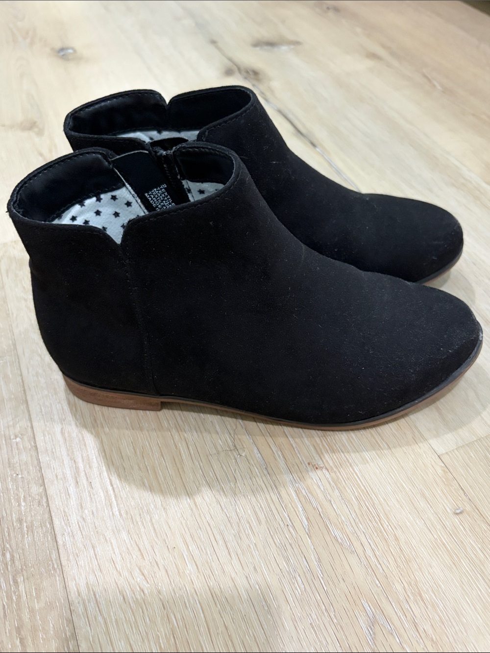 Cat & Jack Black Girls' Ankle Boots with zipper. Worn a few times!